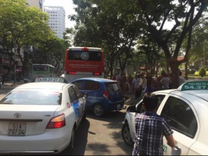 HCM City enforces parking ban in backpacker area