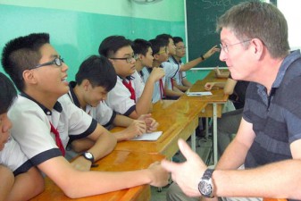 Microsoft expert team provides IT training to Vietnamese teachers