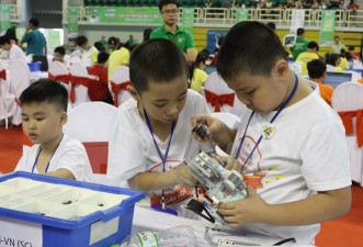 Vietnamese students win prizes at int’l Robothon competition