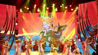 Special spring concert held for overseas Vietnamese people