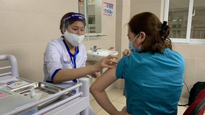 Hanoi begins COVID-19 vaccination