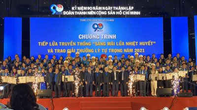 Outstanding youth union officials honoured with Ly Tu Trong Award