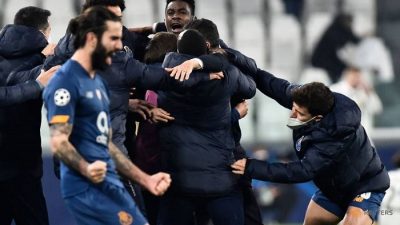 Ten-man Porto stun Juve to reach last eight