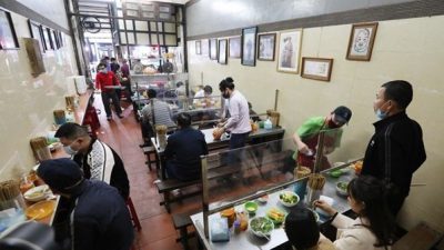 Hanoi allows reopening of in-person dining, public transport