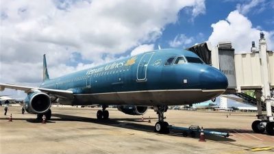 Vietnam Airlines operates seven flights on first day of domestic flight resumption