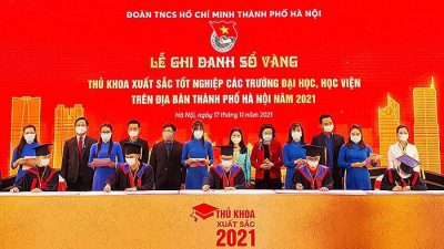 90 university valedictorians honoured at ceremony in Hanoi