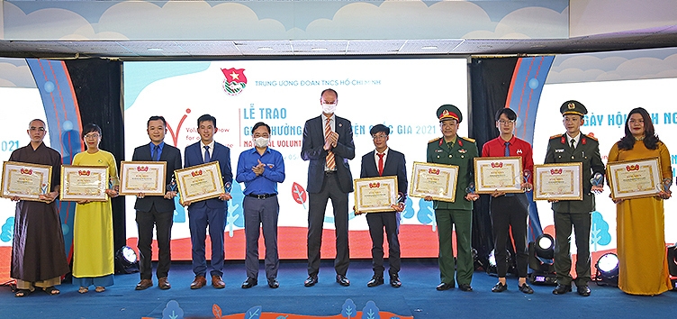 More than 200 volunteer programmes launched nationwide