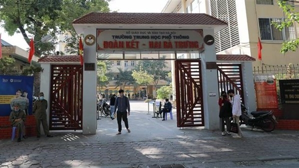 Students in Hanoi's orange zones return to online learning from December 20