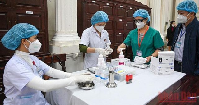 vietnam-continues-to-promote-vaccination.jpg