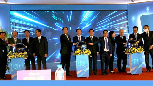 vietnam-stock-exchange-makes-debut.jpg