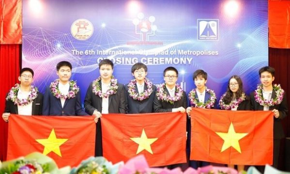 vietnamese-students-win-gold-silver-medals-at-int’l-olympiad-of-metropolises.jpg