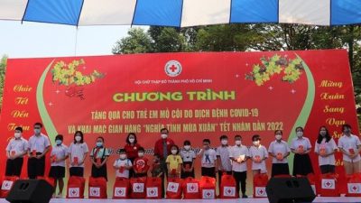 COVID-19 orphans in Ho Chi Minh City receive Tet gifts