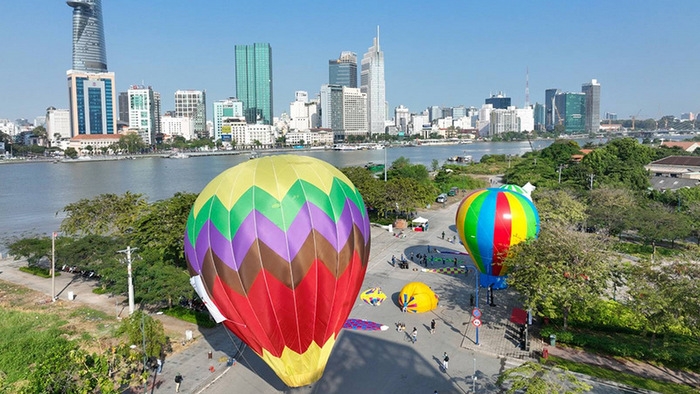 Hot air balloon festival brings joy to Ho Chi Minh City citizens