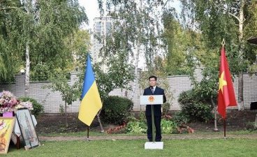 Vietnamese community in Ukraine keeps close watch on situation with calm: Ambassador