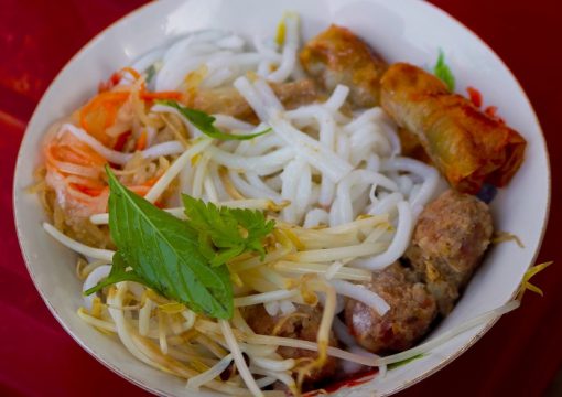 banh-tam-bi’-an-appealing-street-food-dish-in-mekong-delta.jpg