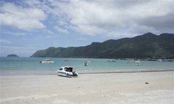 con-dao-island-to-become-world-class-marine-tourist-site.jpg