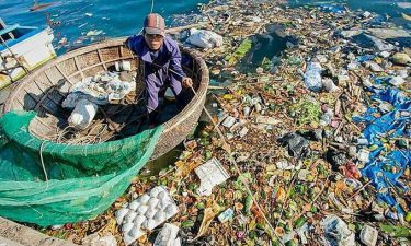 Vietnam loses $3 bln a year not recycling plastic: UNDP